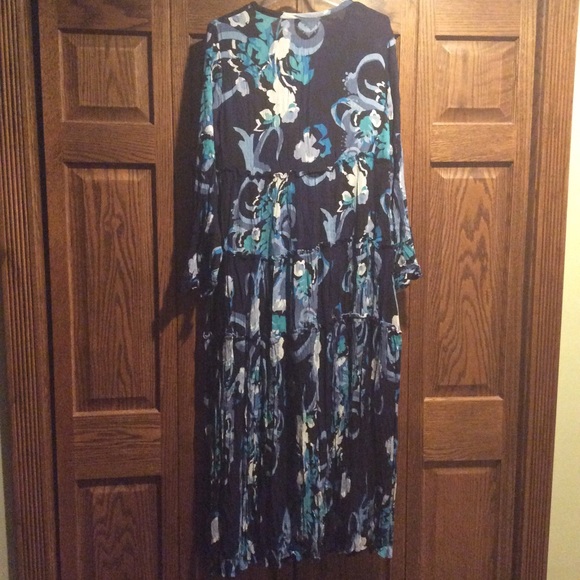 Roaman’s NWT Tiered Crinkle Maxi Dress, 12W - Picture 6 of 11